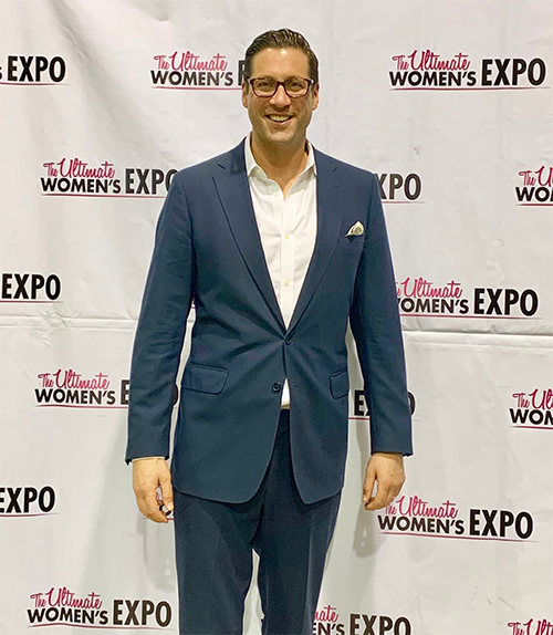 Dr. Domb lectured on “SEX Without Hip Pain” at the Chicago Ultimate Women’s Exposition